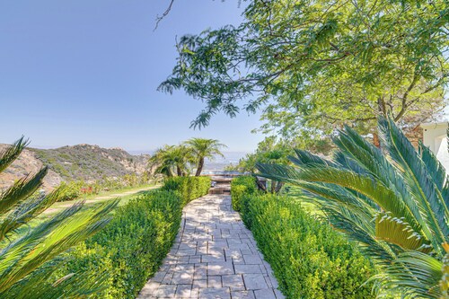 Private Grounds w/ Mtn Views: Luxury Topanga Villa