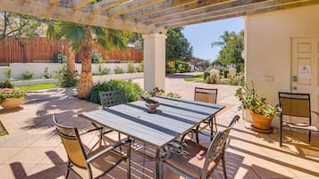 ๋น๋ผ (5 Bedrooms) | ๋ด๋ถ