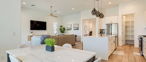 House (3 Bedrooms) | Interior