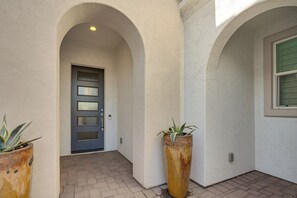 Interior - Hot Tub & Community Perks! Sleek Goodyear Retreat (Goodyear)