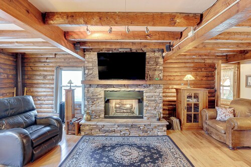 Hike, Fish & Boat Nearby! Bloomington Family Cabin