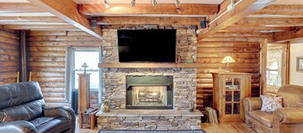 Hike, Fish & Boat Nearby! Bloomington Family Cabin