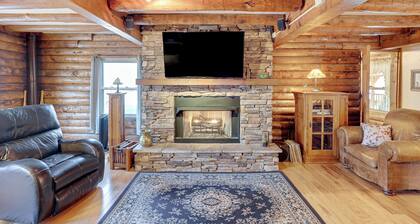 Hike, Fish & Boat Nearby! Bloomington Family Cabin