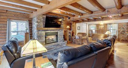 Hike, Fish & Boat Nearby! Bloomington Family Cabin