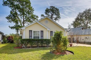 House (2 Bedrooms) | Interior - Lakefront Sanford Home w/ Community Pool (Sanford)