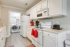 Interior - 9 Mi to Dtwn: Couple's Retreat in Fayetteville! (Fayetteville)
