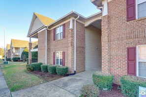 Interior - 9 Mi to Dtwn: Couple's Retreat in Fayetteville! (Fayetteville)