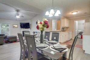 Interior - 9 Mi to Dtwn: Couple's Retreat in Fayetteville! (Fayetteville)