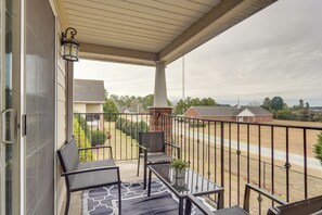 Interior - 9 Mi to Dtwn: Couple's Retreat in Fayetteville! (Fayetteville)