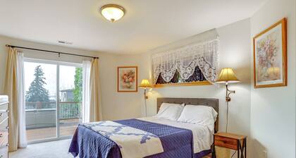 Walk to Lake Padden: Bellingham Home w/ Deck