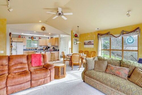 Walk to Lake Padden: Bellingham Home w/ Deck