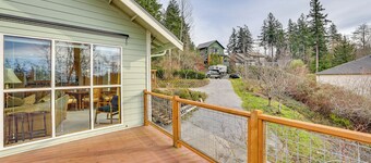 Walk to Lake Padden: Bellingham Home w/ Deck