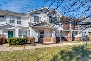 Interior - Quiet + Convenient! 2-story Townhouse in NW Indy (Indianapolis)