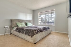 House (1 Bedroom) | Interior - Quiet + Convenient! 2-story Townhouse in NW Indy (Indianapolis)