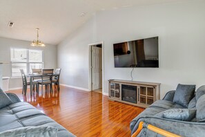 House (1 Bedroom) | Interior - Quiet + Convenient! 2-story Townhouse in NW Indy (Indianapolis)