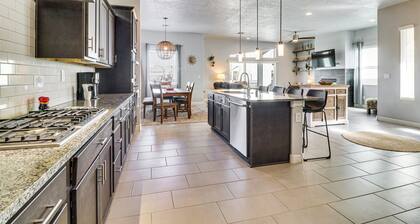 Convenient Albuquerque Escape w/ Yard: Off I-25!