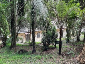 Property grounds - Kallista Gatsby Cottage (Kallista)