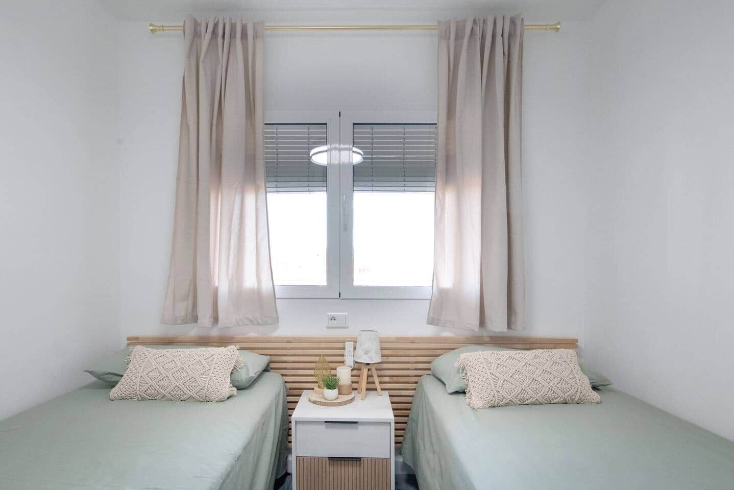 2 habitaciones, tabla de planchar con plancha, wifi y ropa de cama 