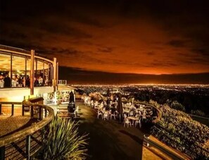 Outdoor dining - Kallista Charleston & Kallista Gatsby | Two Boutique Studios – One Booking (Kallista)