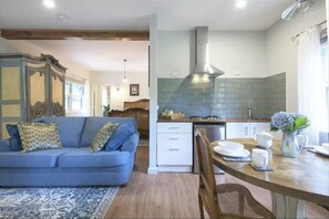 Living area - Kallista Charleston & Kallista Gatsby | Two Boutique Studios – One Booking (Kallista)