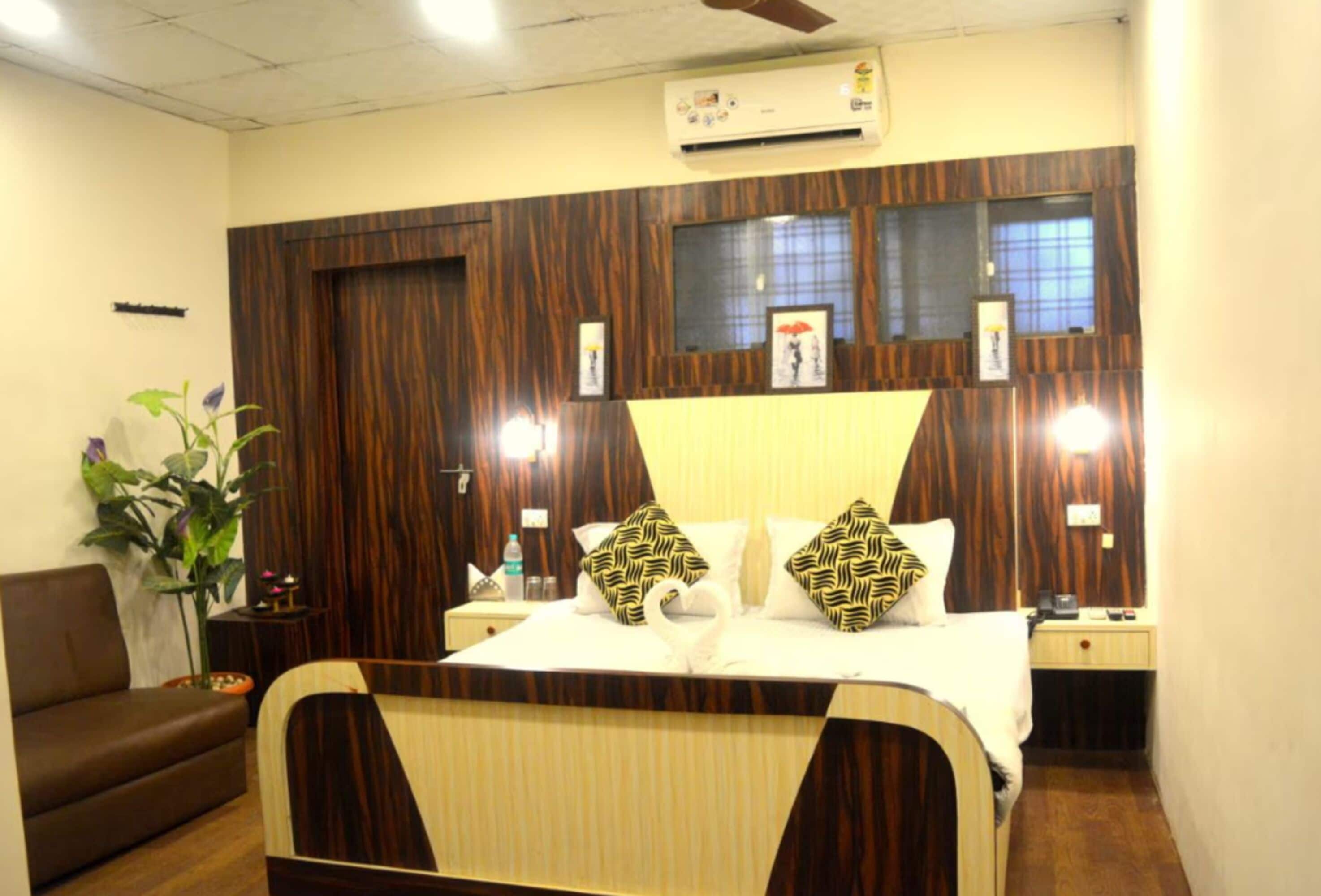 Executive Double Room, City View | Desk, free WiFi