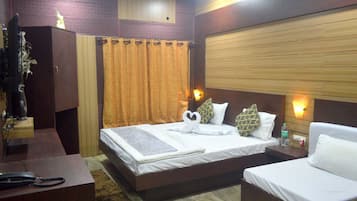 Executive Double Room, City View | Desk, free WiFi