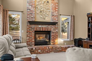 Smart TV, fireplace, books, offices - New Listing! Pinery Lakeshore Retreat | Near Park (Parker)