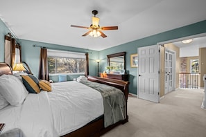 Bureau, fer et planche à repasser, Wi-Fi gratuit, draps fournis