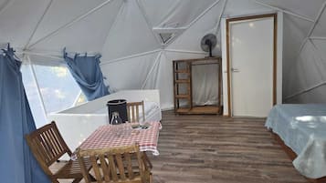 Bungalow estándar, vista al jardín | Restaurantes