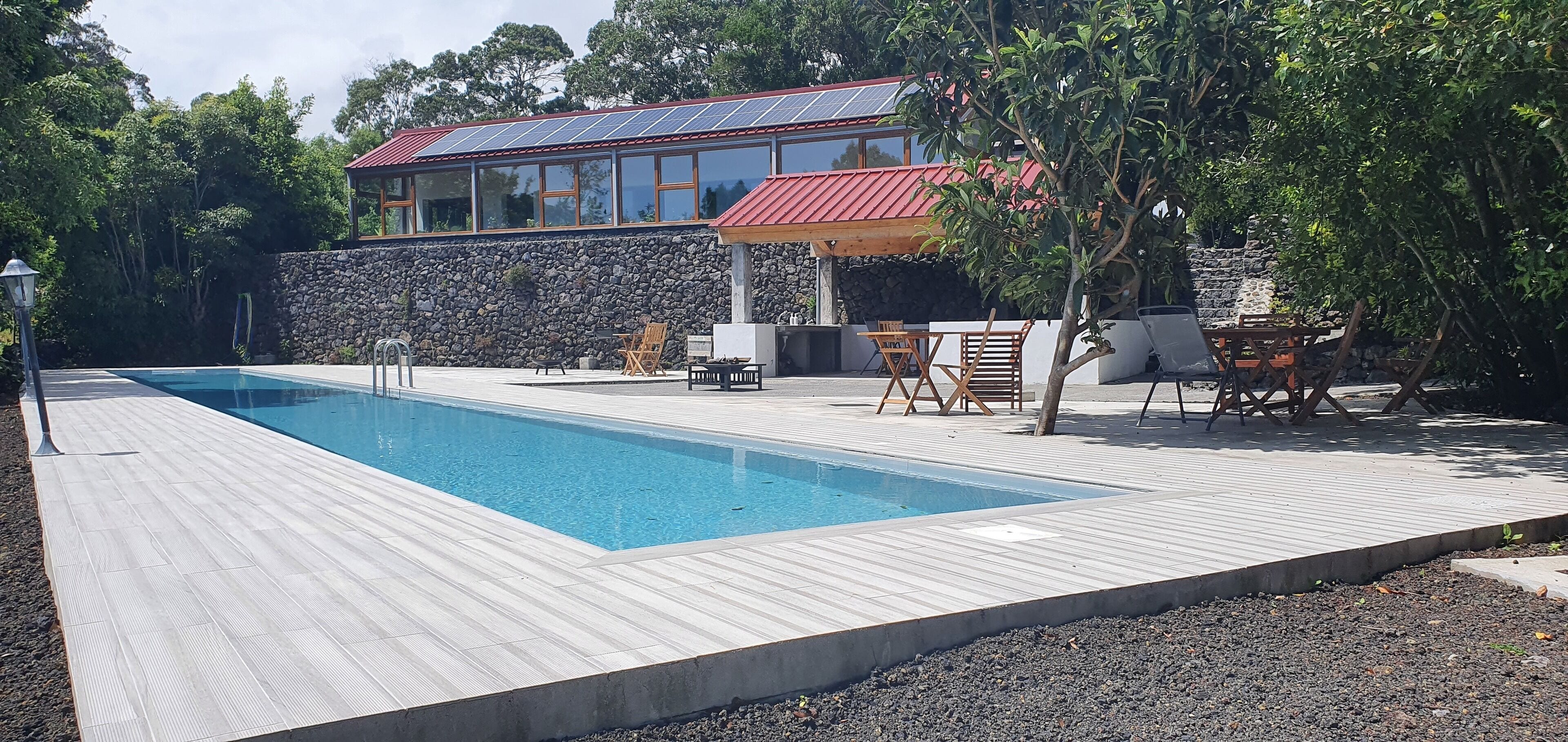 Hồ bơi ngoài trời 