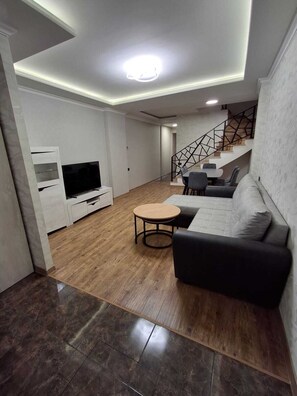 Living area - Nar Dos fully equipped vacation home in the center for families or groups (Yerevan)