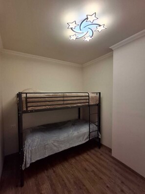 アイロン / アイロン台、WiFi、ベッドシーツ