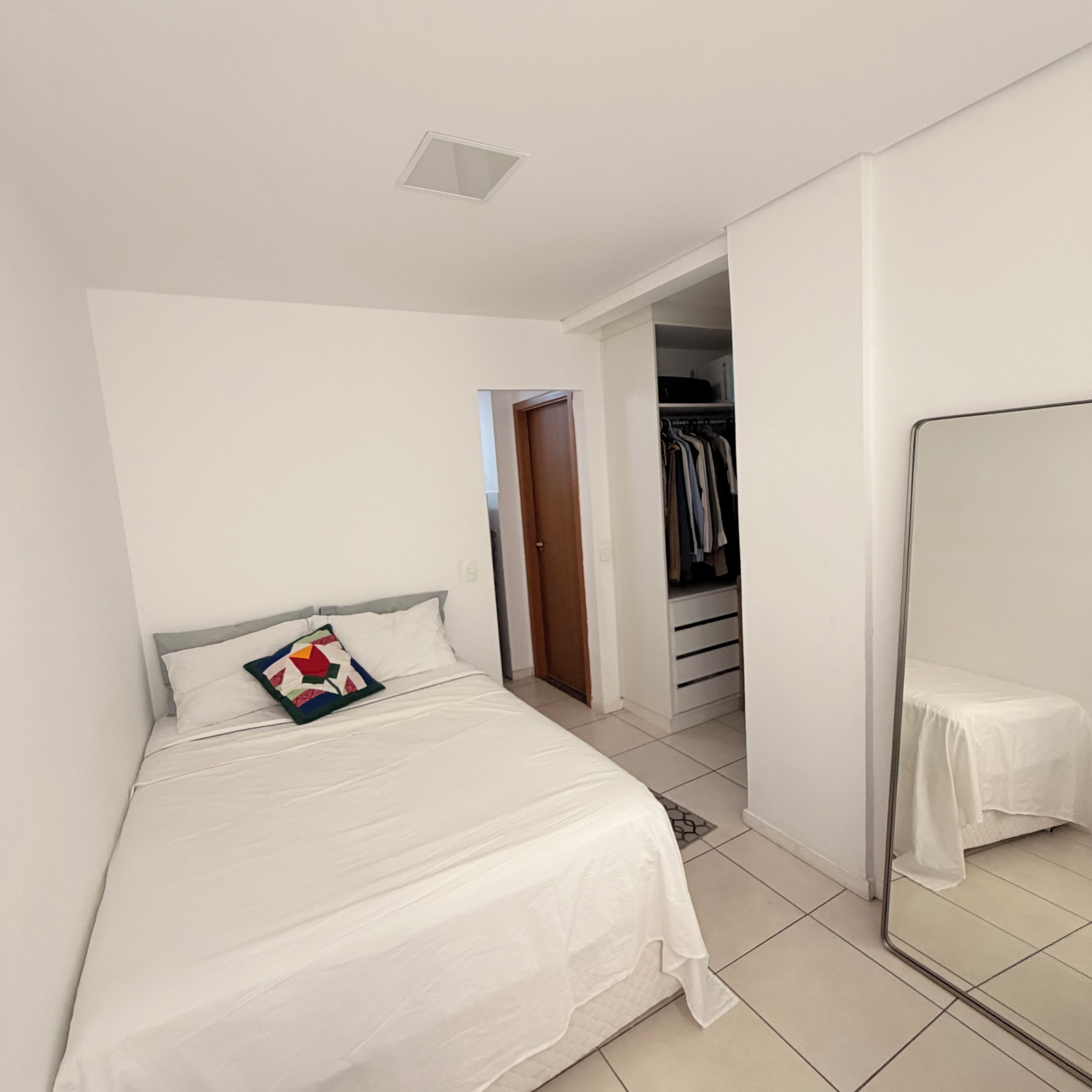 1 quarto, Wi-Fi de cortesia, roupa de cama