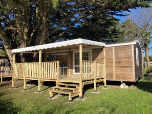 Exterior - Mobile-home 4 pers (6 possible) - Walking distance to the beach - Terrace - Swimming pool (Fouesnant)