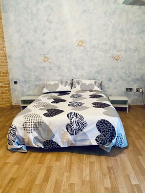 4 habitaciones, tabla de planchar con plancha, internet y ropa de cama 