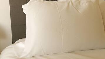 Desk, iron/ironing board, WiFi, bed sheets