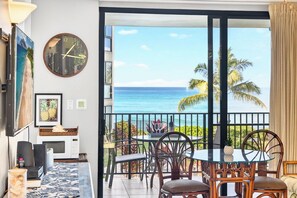 Dining - Studio with a million dollar view (Lahaina)