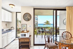 Interior - Studio with a million dollar view (Lahaina)