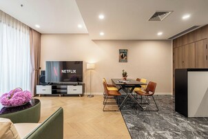 Deluxe appartement, 3 slaapkamers | Luxe beddengoed, Select Comfort-bedden, een minibar