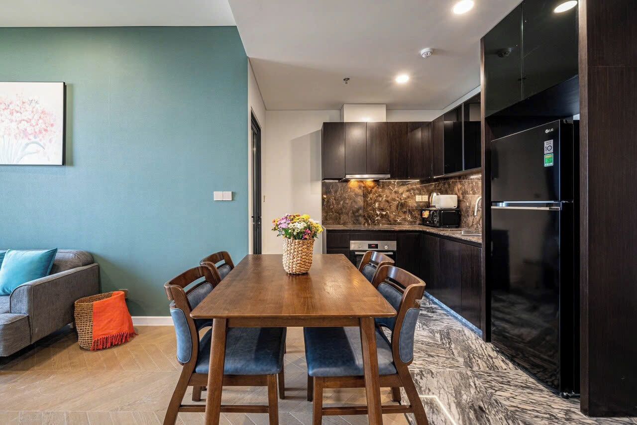 Deluxe Apartment, 1 Bedroom, Balcony, River View | Dining