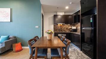 Deluxe Apartment, 1 Bedroom, Balcony, River View | Dining