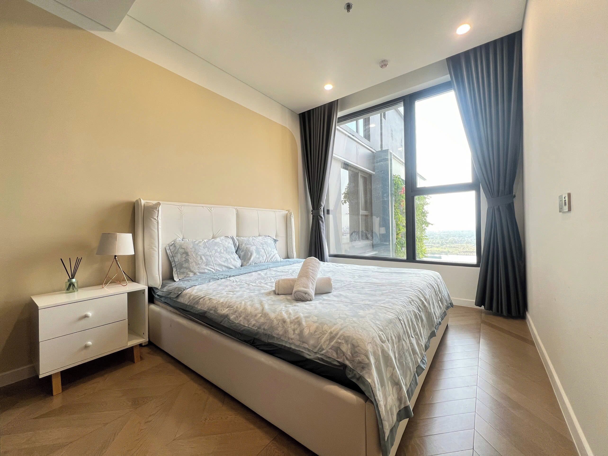 Ropa de cama de alta calidad, colchones Select Comfort y minibar 