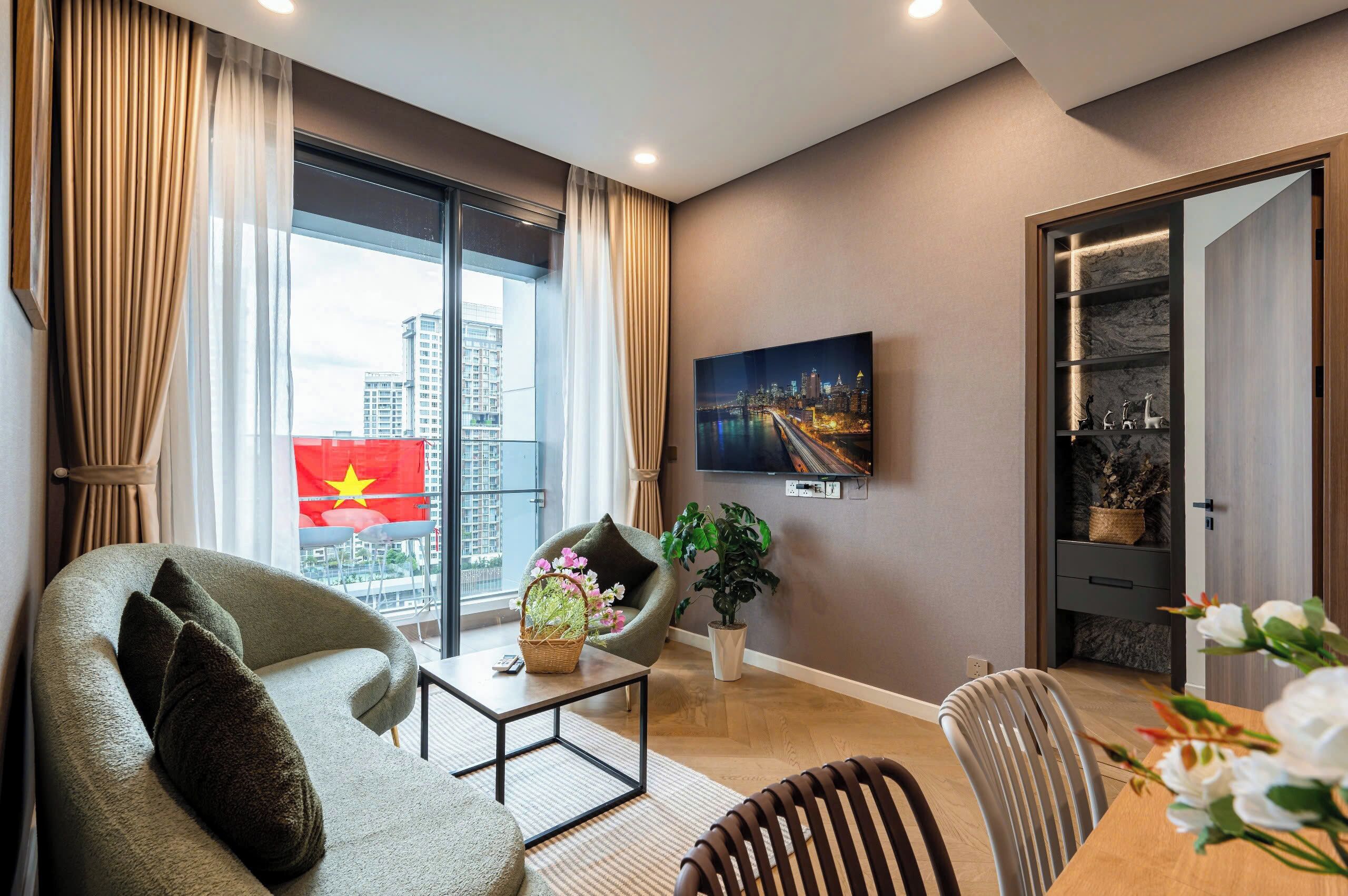 Premium bedding, Select Comfort beds, minibar, individually furnished