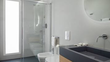 Dusche, Bidet, Handtücher