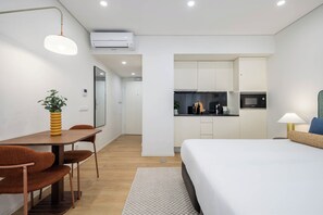 Estudio | Edredones de plumas, wifi gratis, ropa de cama