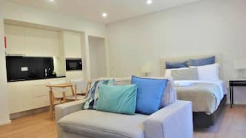 Monolocale Deluxe | Copriletto in piuma, Wi-Fi gratuito, lenzuola