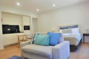 Monolocale Deluxe | Copriletto in piuma, Wi-Fi gratuito, lenzuola