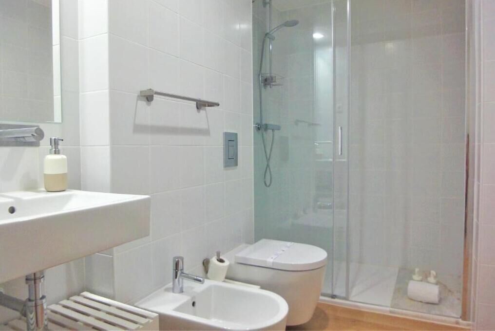 Doccia, set di cortesia gratuito, asciugacapelli, asciugamani