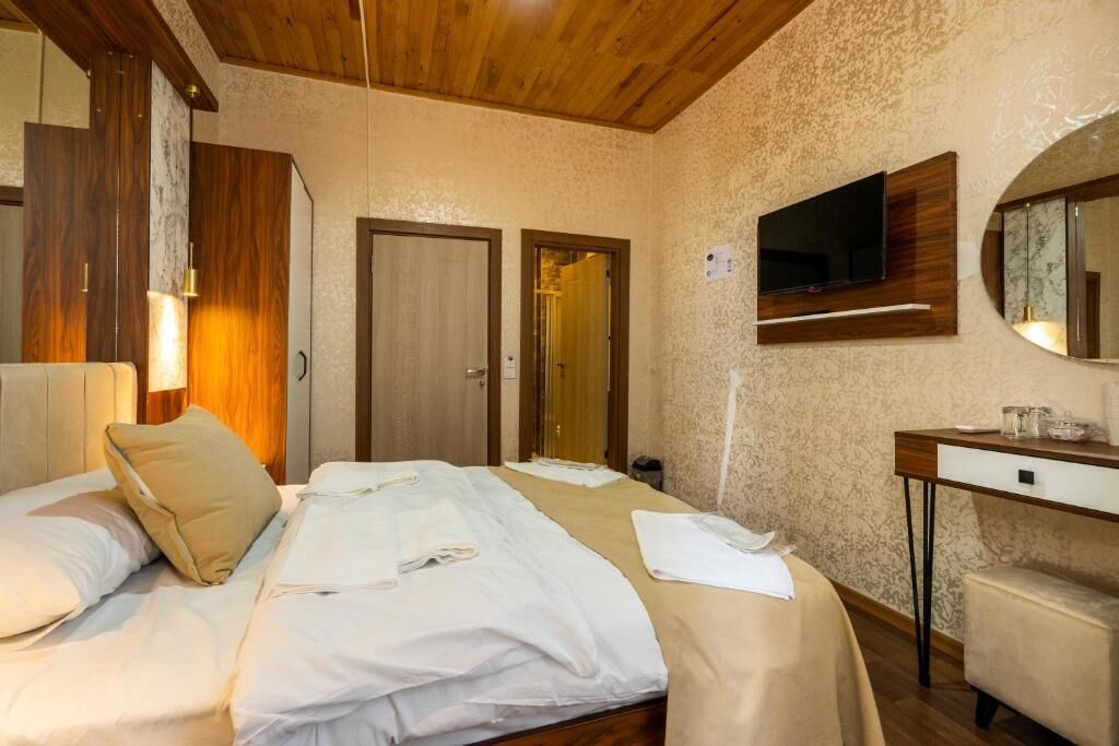 In-room safe, blackout curtains, soundproofing, iron/ironing board