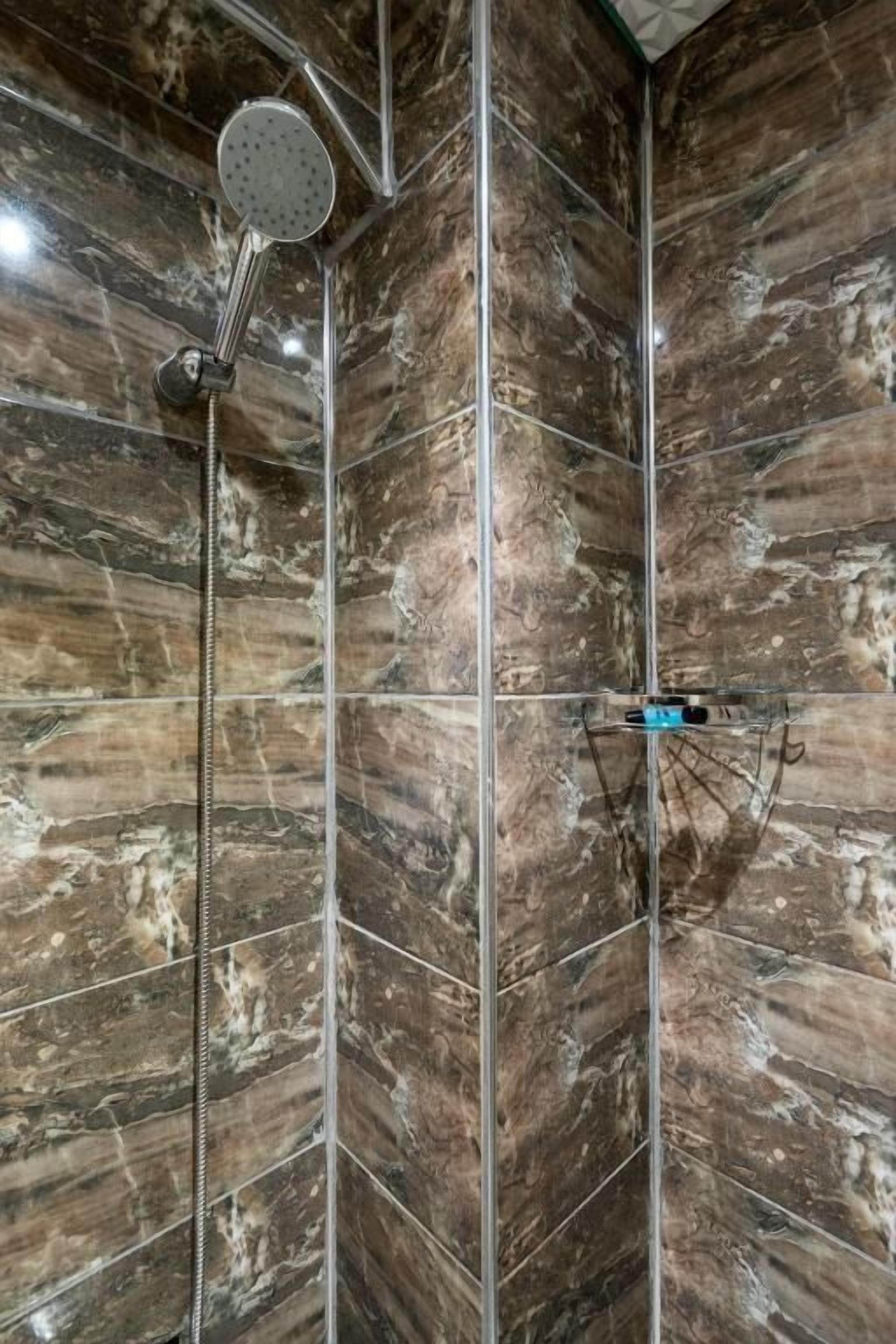 Phòng 4 dành cho gia đình | Phòng tắm | Dép đi trong nhà 